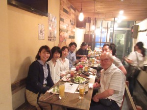 「 土曜英会話サロンは楽しいですよ 」　「 The Saturday class is very fun ! 」